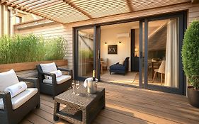 RED CEDAR City - Appartement et Suites